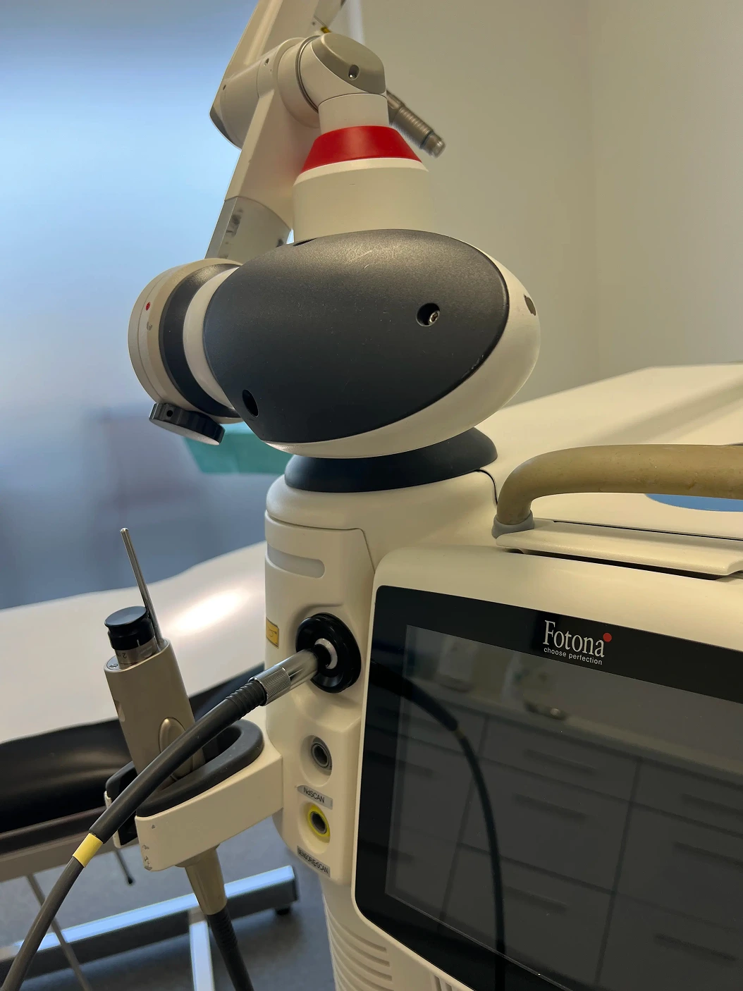 Fotona SP Dynamis Laser für Operationen und Beauty Behandlungen Fotona SP Dynamis Laser für Operationen und Beauty Behandlungen